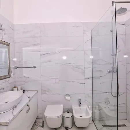 Luxury Square 21, *