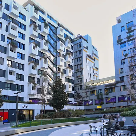 Luxury Square 21, Tirana