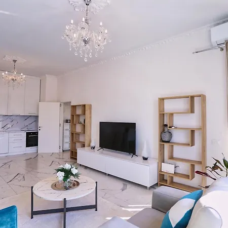 Apartment Luxury Square 21, Tirana