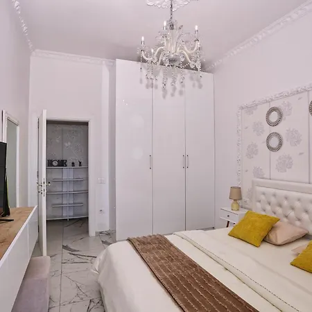 Luxury Square 21, Tirana